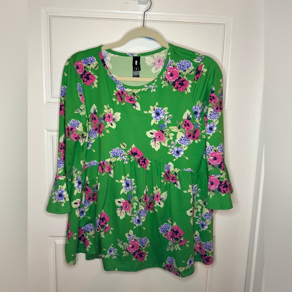 Green floral Agnes & Dora 3/4 Ruffle Sleeve Top